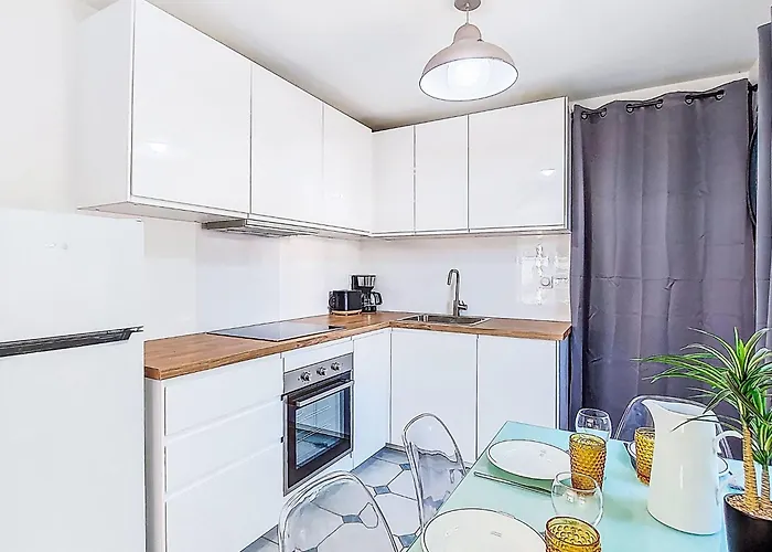 Les Cariatides 4 By Interhome