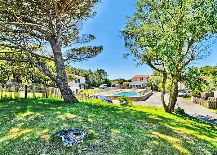 Les Cariatides 4 By Interhome